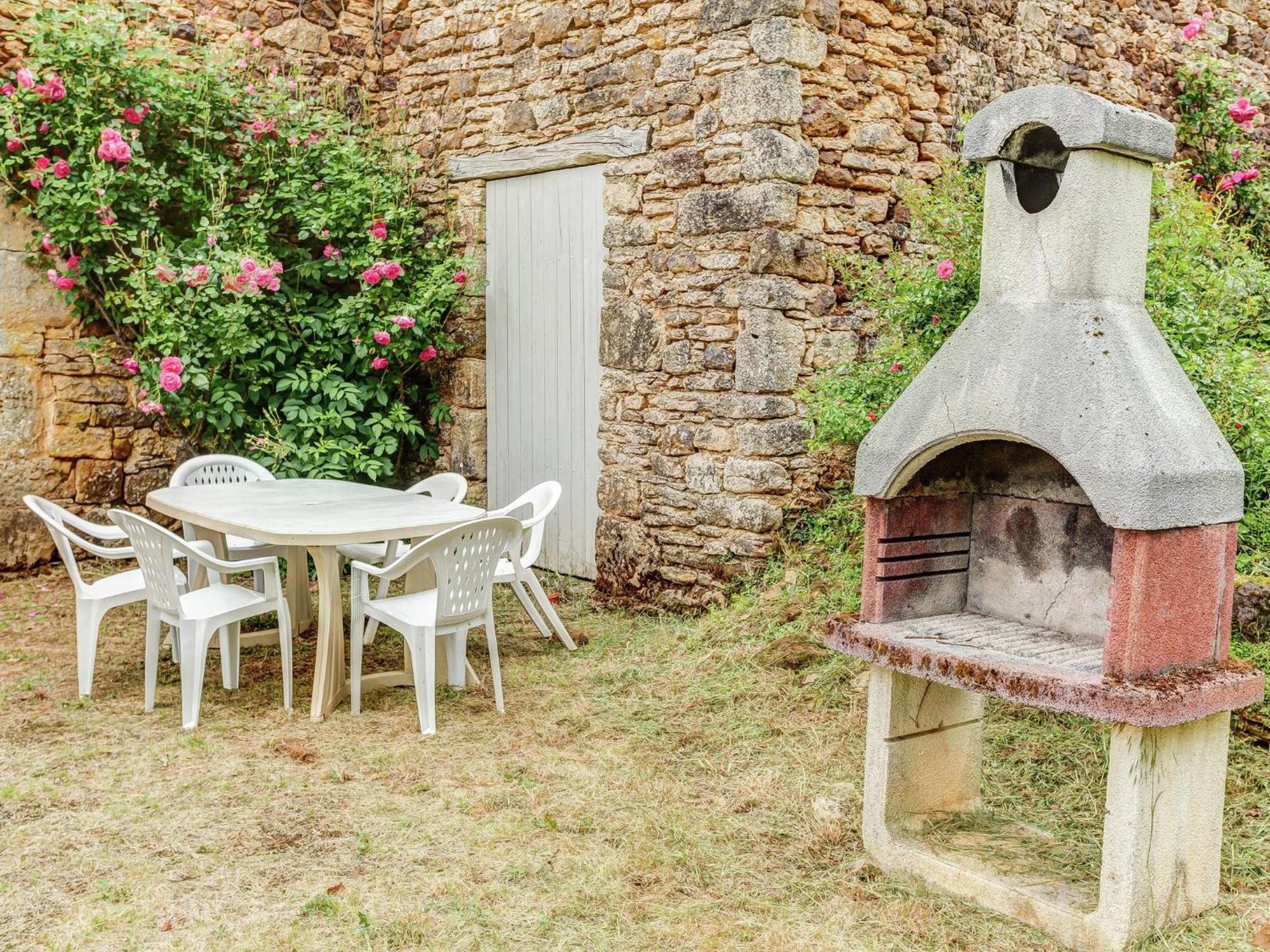 Cosy Holiday Home In Lantheuil With Garden Villefranche-du-Perigord Экстерьер фото