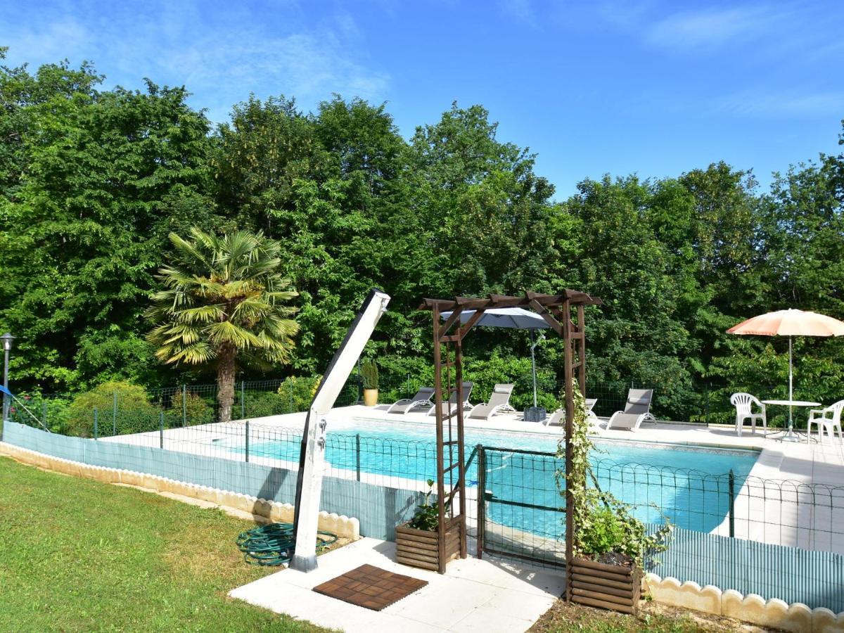 Cosy Holiday Home In Lantheuil With Garden Villefranche-du-Perigord Экстерьер фото